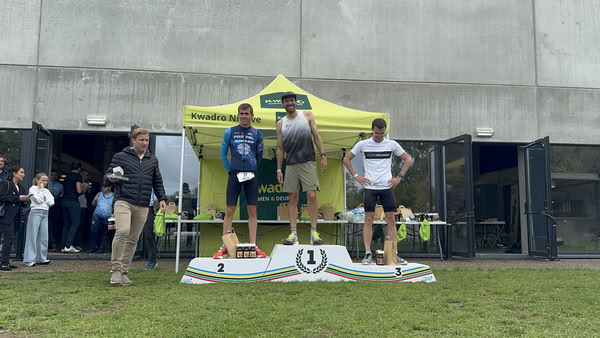 Podium onder de tent van KwadrO Ninove.