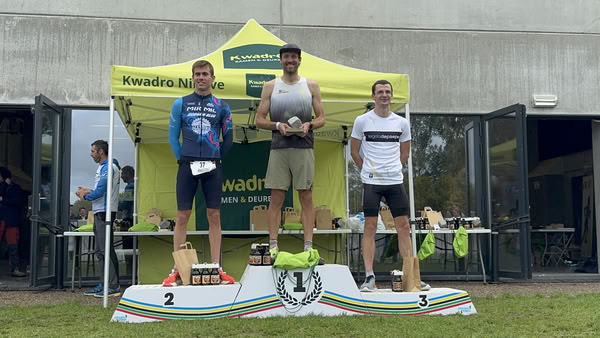 Podium onder de tent van KwadrO Ninove.
