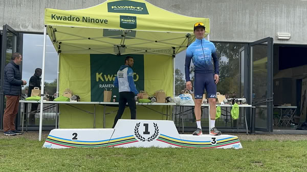 Podium onder de tent van KwadrO Ninove.
