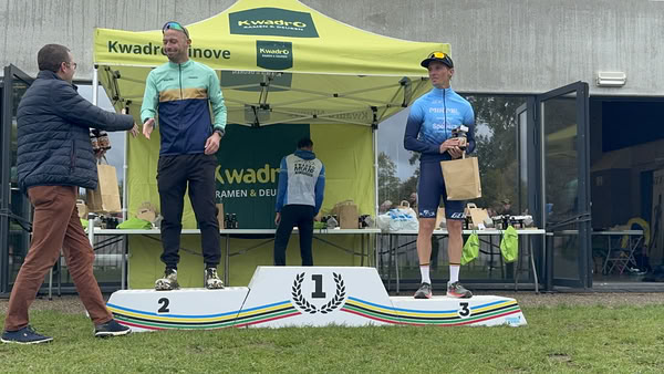 Podium onder de tent van KwadrO Ninove.