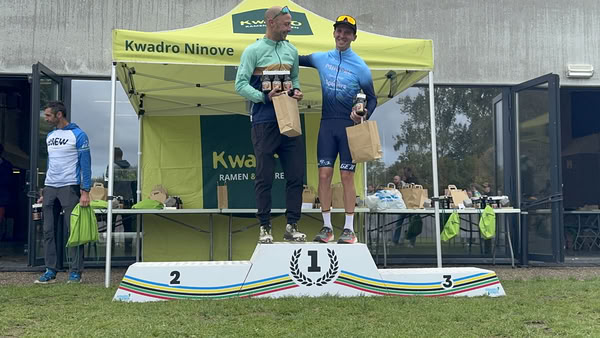 Podium onder de tent van KwadrO Ninove.
