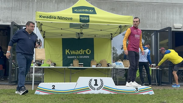 Podium onder de tent van KwadrO Ninove.