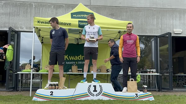 Podium onder de tent van KwadrO Ninove.