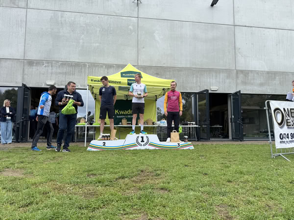 Podium onder de tent van KwadrO Ninove.