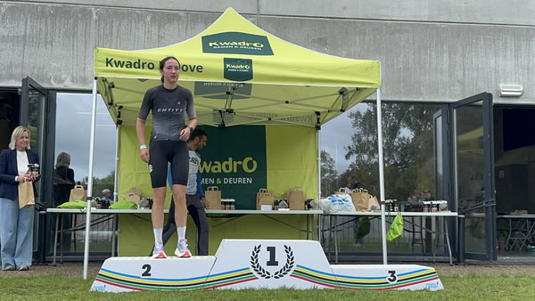 Podium onder de tent van KwadrO Ninove.