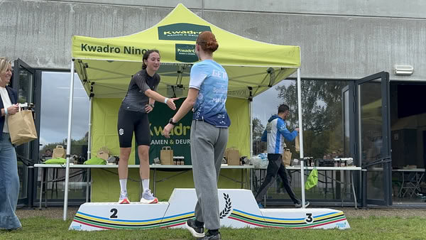 Podium onder de tent van KwadrO Ninove.
