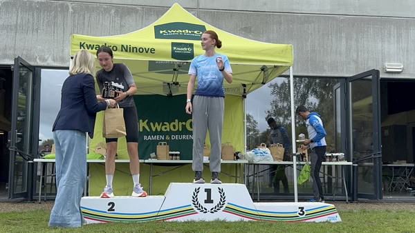 Podium onder de tent van KwadrO Ninove.