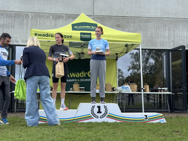 Podium onder de tent van KwadrO Ninove.