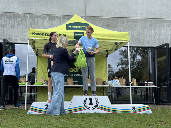 Podium onder de tent van KwadrO Ninove.
