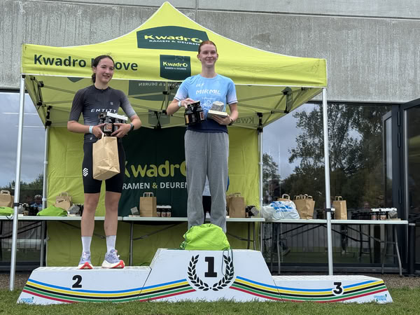 Podium onder de tent van KwadrO Ninove.