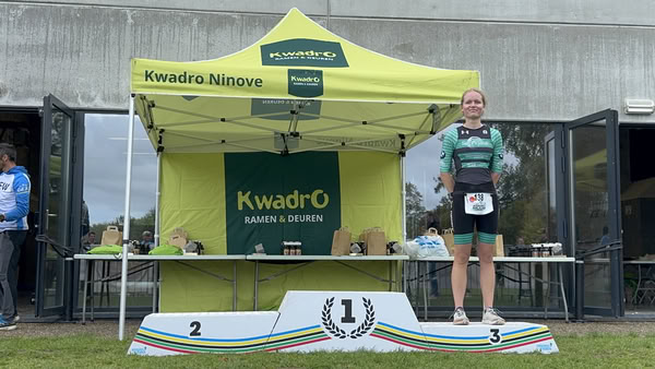 Podium onder de tent van KwadrO Ninove.