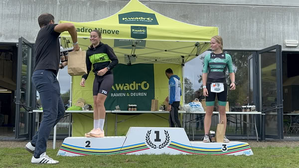 Podium onder de tent van KwadrO Ninove.