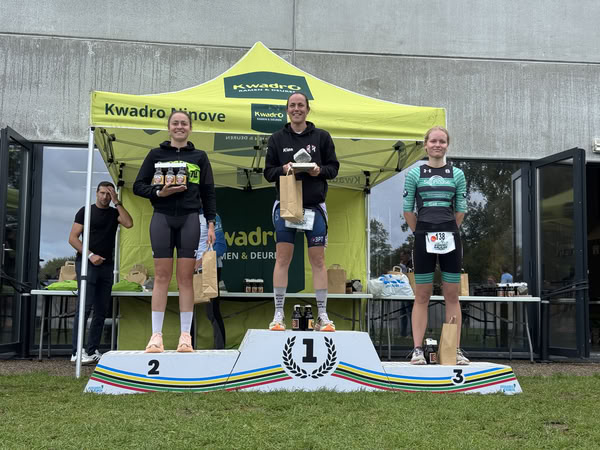 Podium onder de tent van KwadrO Ninove.