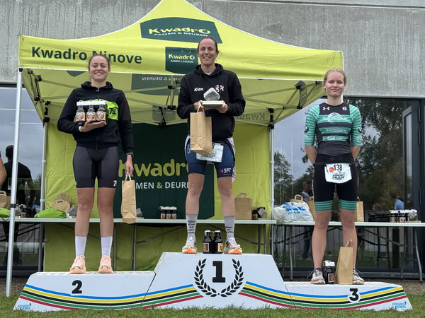 Podium onder de tent van KwadrO Ninove.