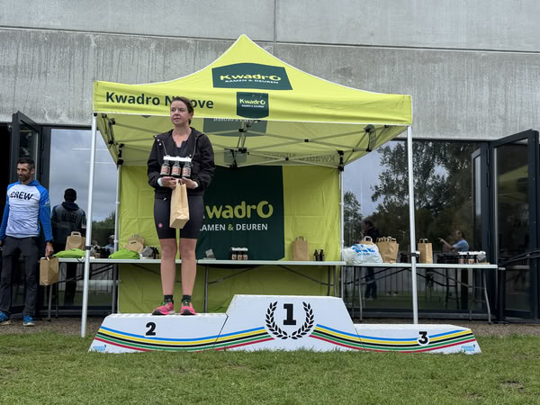 Podium onder de tent van KwadrO Ninove.