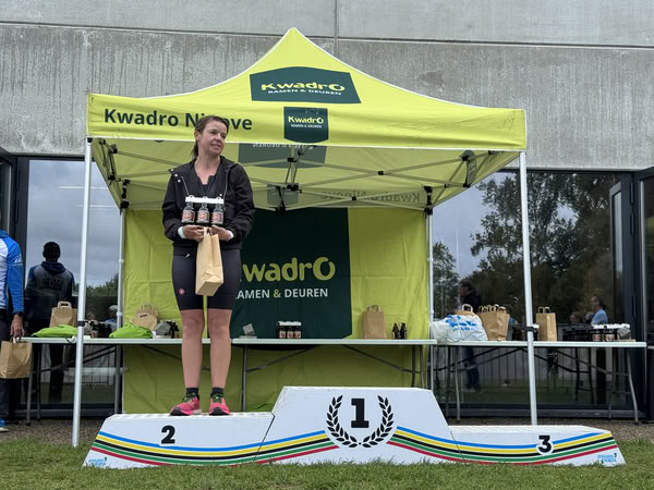 Podium onder de tent van KwadrO Ninove.