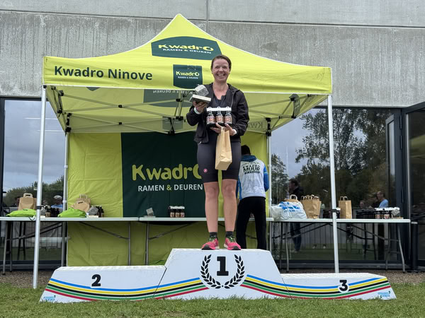 Podium onder de tent van KwadrO Ninove.
