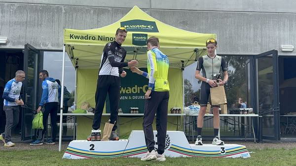 Podium onder de tent van KwadrO Ninove.