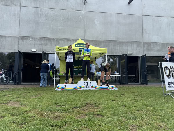 Podium onder de tent van KwadrO Ninove.