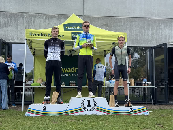 Podium onder de tent van KwadrO Ninove.
