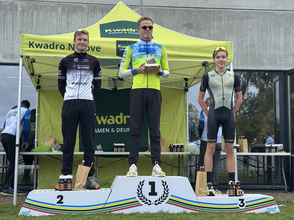 Podium onder de tent van KwadrO Ninove.