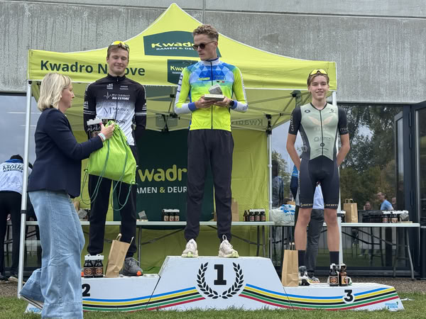 Podium onder de tent van KwadrO Ninove.