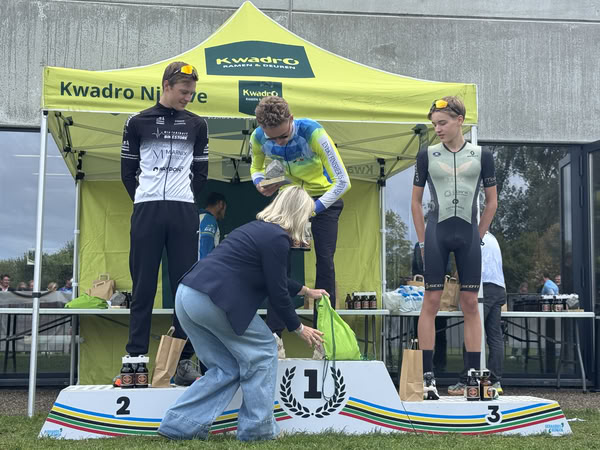 Podium onder de tent van KwadrO Ninove.