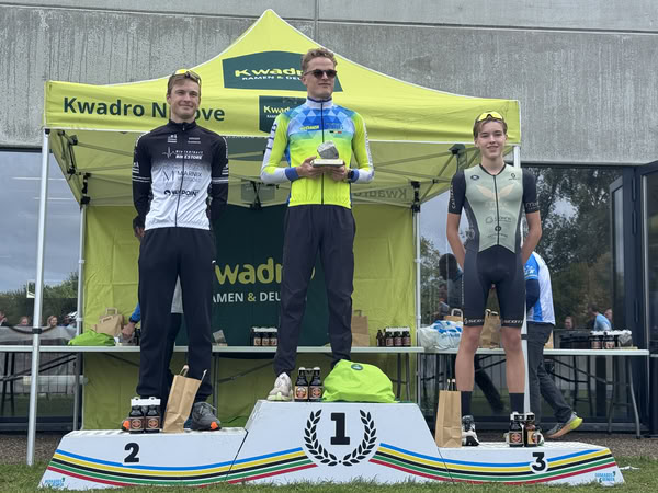 Podium onder de tent van KwadrO Ninove.