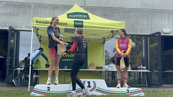 Podium onder de tent van KwadrO Ninove.