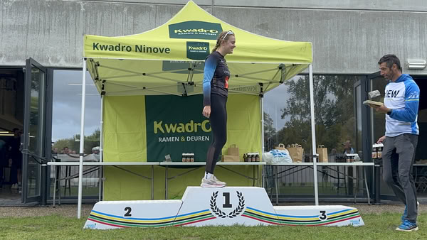 Podium onder de tent van KwadrO Ninove.