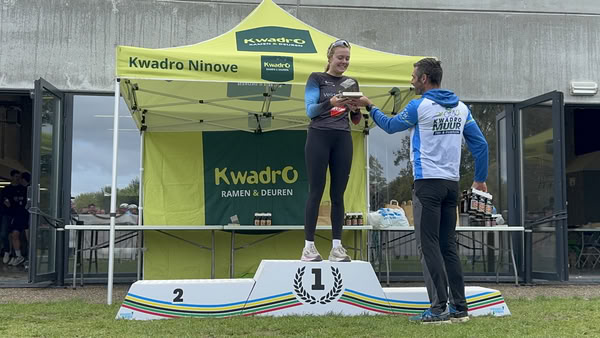 Podium onder de tent van KwadrO Ninove.