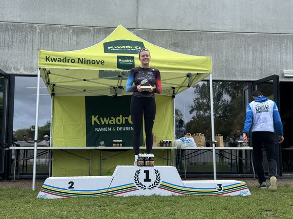 Podium onder de tent van KwadrO Ninove.