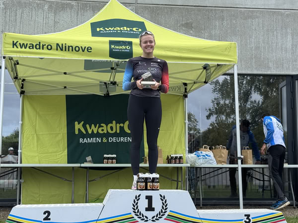 Podium onder de tent van KwadrO Ninove.