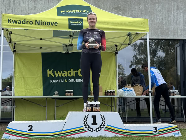 Podium onder de tent van KwadrO Ninove.