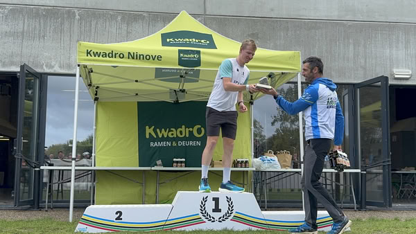 Podium onder de tent van KwadrO Ninove.