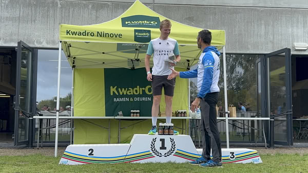 Podium onder de tent van KwadrO Ninove.