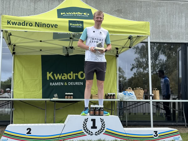 Podium onder de tent van KwadrO Ninove.