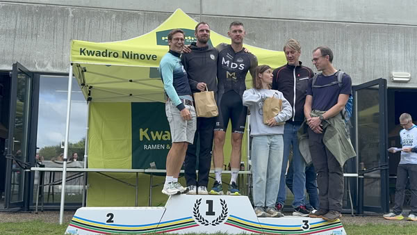 Podium onder de tent van KwadrO Ninove.