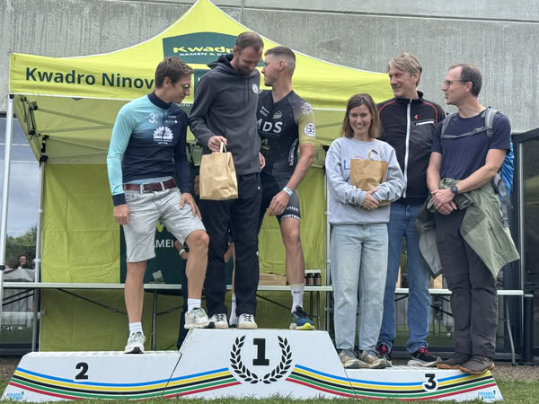 Podium onder de tent van KwadrO Ninove.