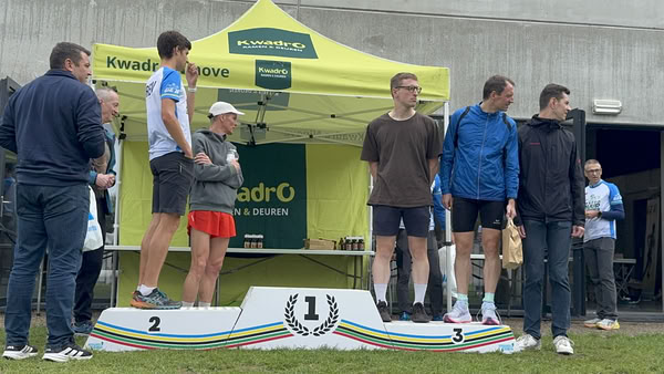 Podium onder de tent van KwadrO Ninove.