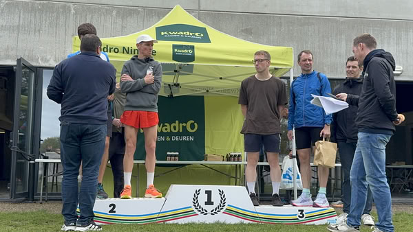 Podium onder de tent van KwadrO Ninove.