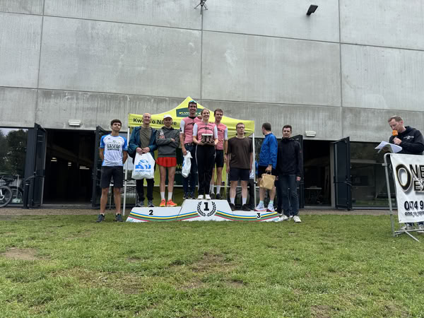 Podium onder de tent van KwadrO Ninove.