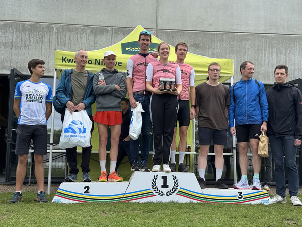 Podium onder de tent van KwadrO Ninove.