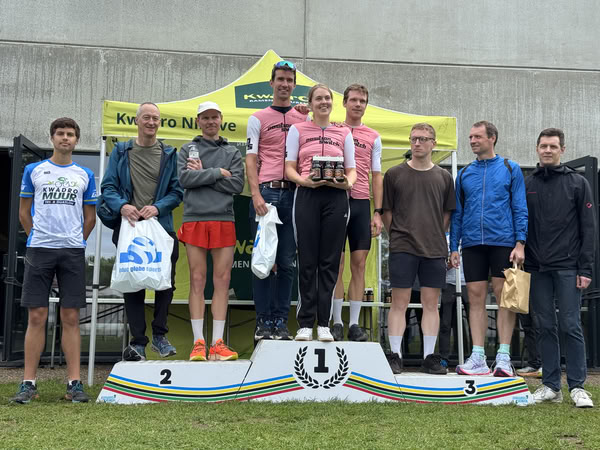 Podium onder de tent van KwadrO Ninove.