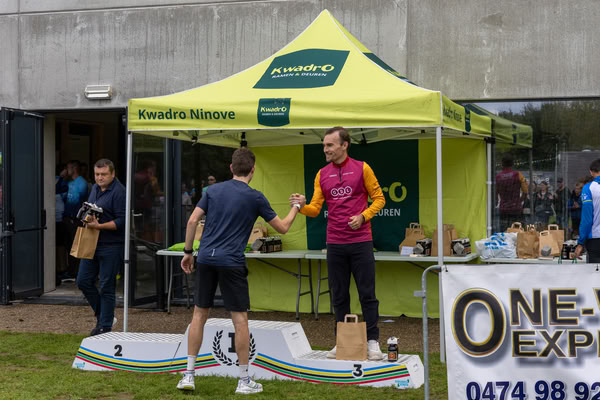 Podium onder de tent van KwadrO Ninove.