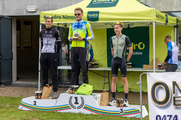 Podium onder de tent van KwadrO Ninove.