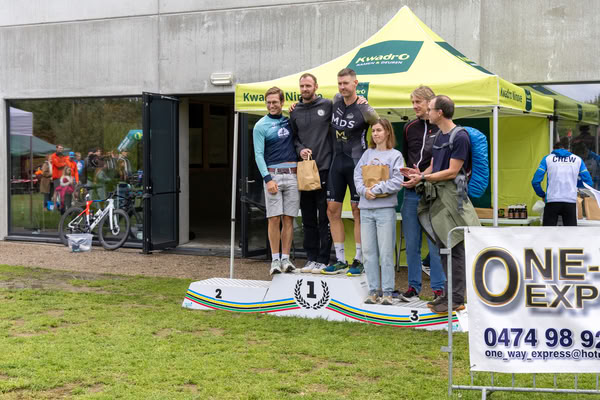 Podium onder de tent van KwadrO Ninove.